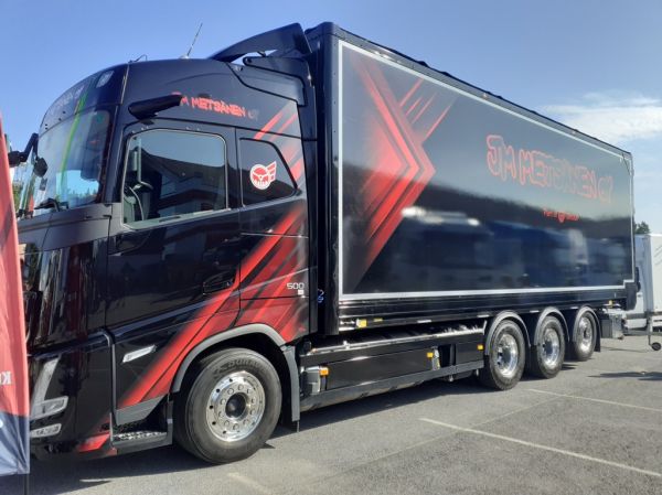 JM Metsäsen Volvo FH500
JM Metsänen Oy:n Volvo FH500 hakeauto.
Avainsanat: Metsänen Volvo FH500 Alahärmä25
