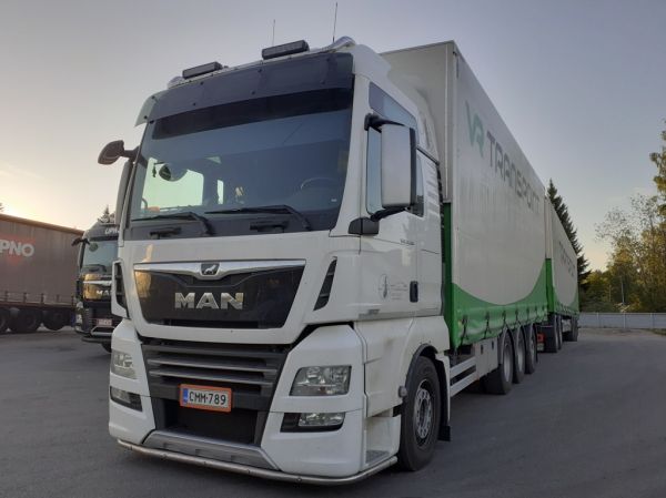 JR Rahtian MAN TGX 35.580
VR Transpointin ajossa oleva JR Rahtia Oy:n MAN TGX 35.580 täysperävaunuyhdistelmä.
Avainsanat: JR-Rahtia MAN TGX 35.580 Transpoint Neste