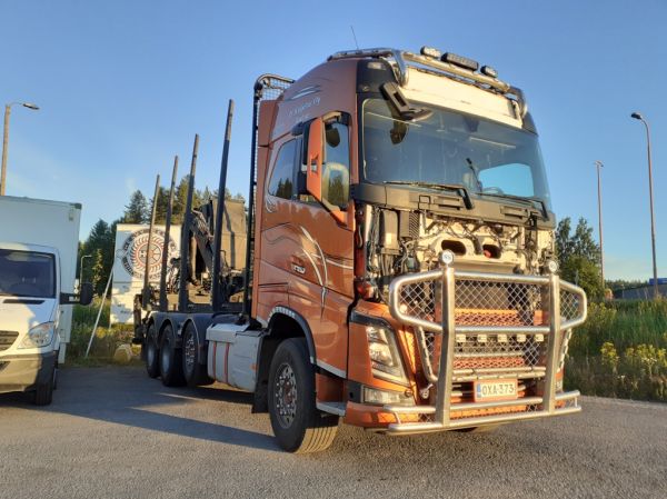 Klikkaa kuvaa nähdäksesi se täysikokoisena
==============
JS Kuljetuksen Volvo FH
JS Kuljetus Oy:n Volvo FH puutavara-auto.
Avainsanat: JSK-Kuljetus Volvo FH Hirvaskangas JS Kuljetuksen Volvo FH
JS Kuljetus Oy:n Volvo FH puutavara-auto.
Avainsanat: JSK-Kuljetus Volvo FH Hirvaskangas