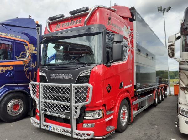 JT Rahdin Scania
JT Rahti Oy:n Scania hakeauto.
Avainsanat: JT-Rahti Scania Himos23