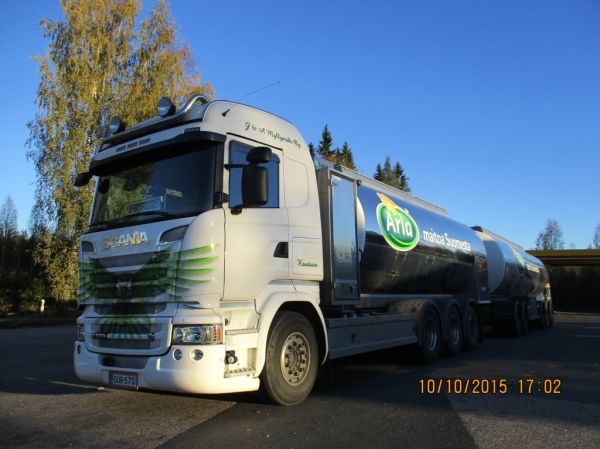 J&A Myllymäen Scania R580
Arlan ajossa oleva J&A Myllymäki Oy:n Scania R580 maitoyhdistelmä.
Avainsanat: Myllymäki Arla Scania R580 Shell Hirvaskangas