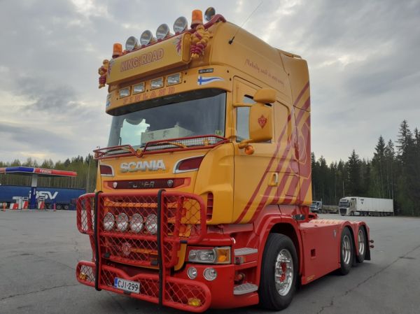 Klikkaa kuvaa nähdäksesi se täysikokoisena
==============
J Hinkkasen Scania R500
J Hinkkasen Scania R500 rekkaveturi.
Avainsanat: Hinkkanen Scania R500 ABC Hirvaskangas J Hinkkasen Scania R500
J Hinkkasen Scania R500 rekkaveturi.
Avainsanat: Hinkkanen Scania R500 ABC Hirvaskangas