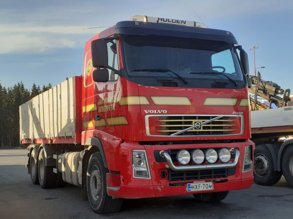 J Huldenin Volvo FH12
J Huldenin Volvo FH12 kuorma-auto.
Avainsanat: Hulden Volvo FH12 ABC Hirvaskangas