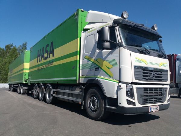J Kähkösen Volvo FH16
J Kähkönen Oy:n Volvo FH16 hakeyhdistelmä.
Avainsanat: Kähkönen Hasa Volvo FH16 Neste