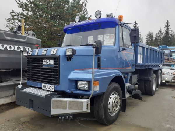 Klikkaa kuvaa nähdäksesi se täysikokoisena
==============
J Kaukosen Sisu SL210
J Kaukosen Sisu SL210 sora-auto.
Avainsanat: Kaukonen Sisu SL210 Tahko25 J Kaukosen Sisu SL210
J Kaukosen Sisu SL210 sora-auto.
Avainsanat: Kaukonen Sisu SL210 Tahko25