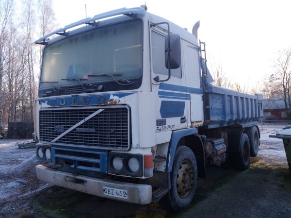 Kemppaisen Volvo F12
Kemppaisen Volvo F12 sora-auto.
Avainsanat: Kemppainen Volvo F12