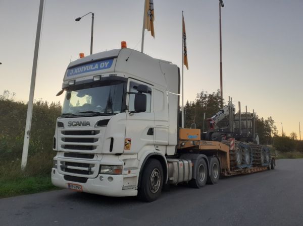 J Koivulan Scania R500
J Koivula Oy:n Scania R500 lavettiyhdistelmä.
Avainsanat: Koivula Scania R500 ABC Hirvaskangas