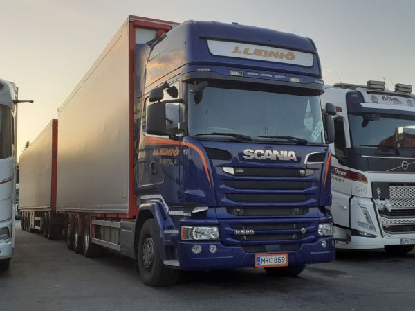 J Leiniön Scania R580
J Leiniön Scania R580 täysperävaunuyhdistelmä.
Avainsanat: Leiniö Scania R580 ABC Hirvaskangas