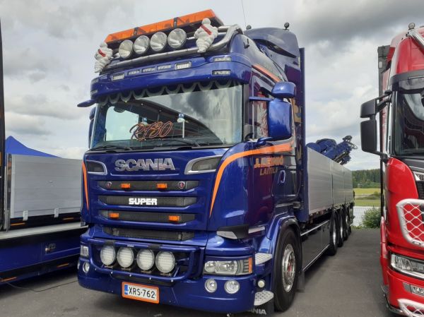 J Leiniön Scania R730
J Leiniön nosturilla varustettu Scania R730.
Avainsanat: Leiniö Scania R730 Himos23