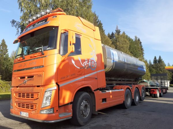 J Leväsen Volvo FH
J Leväsen Volvo FH täysperävaunuyhdistelmä.
Avainsanat: Levänen Volvo FH Valio Shell Hirvaskangas