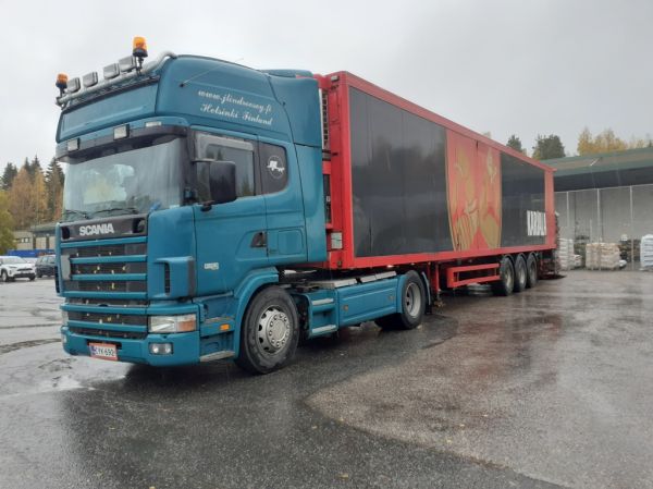 J Lindroosin Scania
J Lindroosin Scania puoliperävaunuyhdistelmä.
Avainsanat: Lindroos Scania Karjala