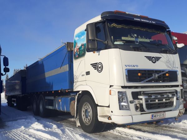 J Mikolan Volvo FH16
J Mikolan Volvo FH500 täysperävaunuyhdistelmä. 
Avainsanat: Mikola Volvo FH16 ABC Hirvaskangas