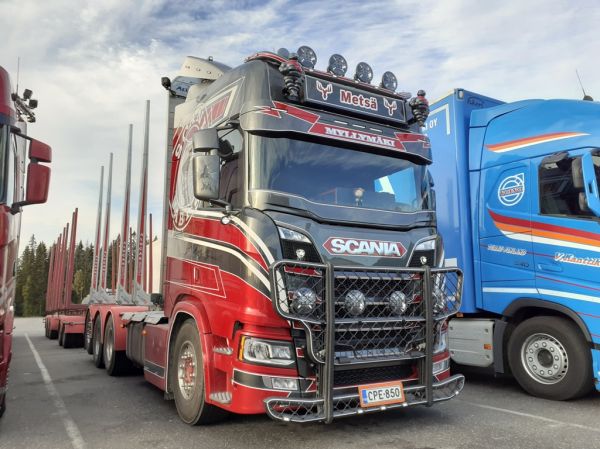 J Myllymäen Scania R650
J Myllymäen Scania R650 puutavarayhdistelmä.

Avainsanat: Myllymäki Scania R650 ABC Hirvaskangas