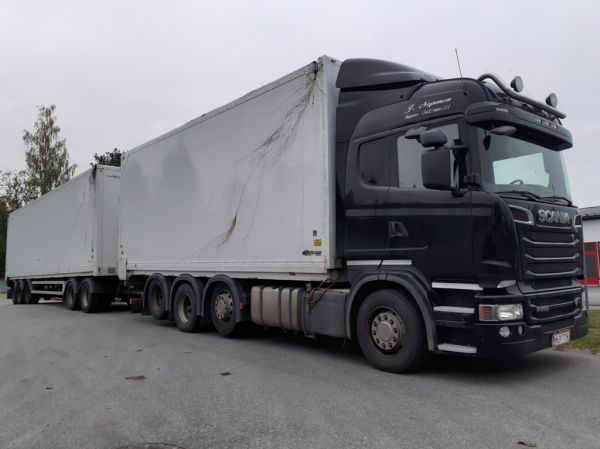 J Noposen Scania R560
J Noposen Scania R560 turveyhdistelmä.
Avainsanat: Noponen Scania R560