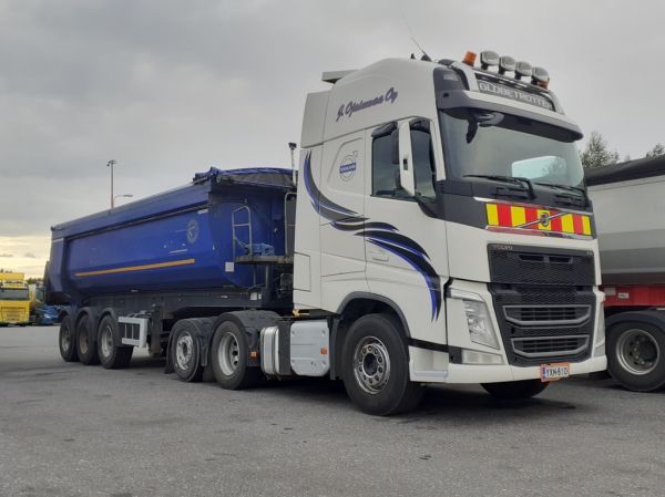 J Ojainmaan Volvo FH
J Ojainmaa Oy:n Volvo FH sorapuolikas.
Avainsanat: Ojainmaa Volvo FH ST1 Hirvaskangas