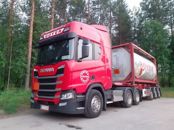 J Pajulan Scania R500
J Pajula Ky:n Scania R500 puoliperävaunuyhdistelmä.
Avainsanat: Pajula Scania R500 Shell Hirvaskangas Jussi