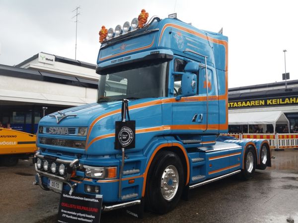 J Pietikäisen Scania T144
J Pietikäisen Scania T144 rekkaveturi.
Avainsanat: Pietikäinen Scania T144 Viitasaari18