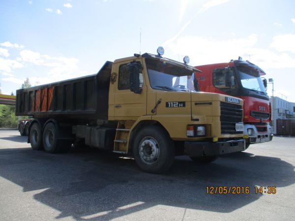 Kuljetusliike Oksasen Scania T112H
Kuljetusliike Oksanen Ay:n Scania T112H vaihtolava-auto.
Avainsanat: Oksanen Scania T112H Shell Hirvaskangas