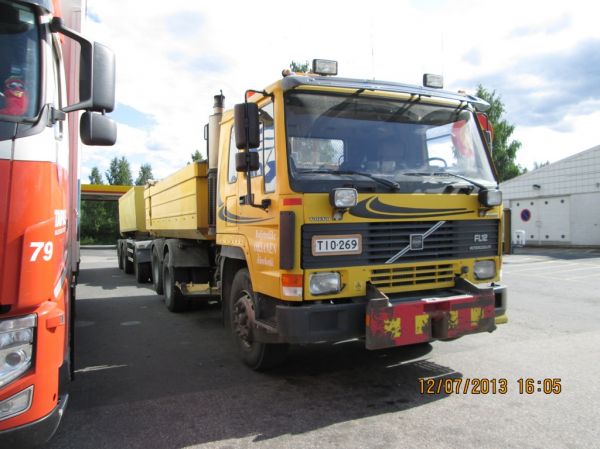 Kuljetusliike Oksasen Volvo FL12
Kuljetusliike Oksasen Volvo FL12 sorayhdistelmä.
Avainsanat: Oksanen Volvo FL12 Shell Hirvaskangas