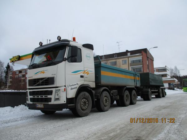 J Rautiaisen Volvo FH16
J Rautiainen Oy:n Volvo FH16 sorayhdistelmä.
Avainsanat: Rautiainen Volvo FH16