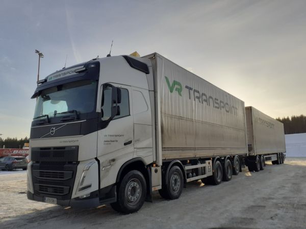 J Saaren Volvo FH540
VR Transpointin ajossa oleva J Saari Oy:n Volvo FH540 täysperävaunuyhdistelmä.

Avainsanat: Transpoint Saari Volvo FH540 ABC Hirvaskangas