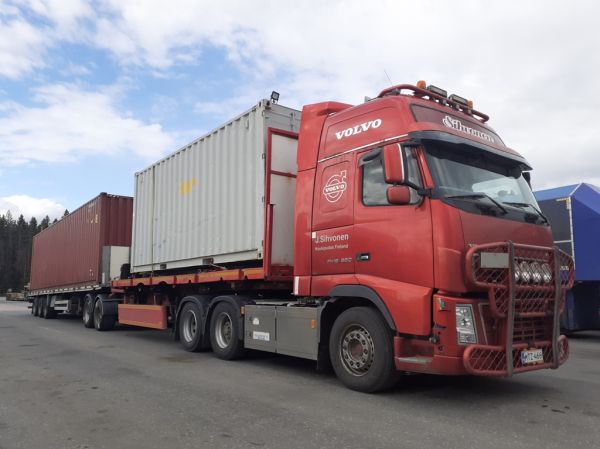 J Sihvosen Volvo FH16
J Sihvosen Volvo FH16 b-juna.
Avainsanat: Sihvonen Volvo FH16 ABC Hirvaskangas B-juna