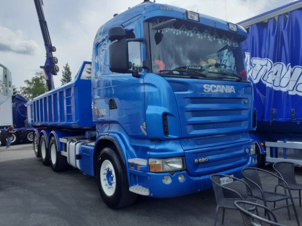 Jämsän Metalli ja Kuljetuksen Scania R620
Jämsän Metalli ja Kuljetus Oy:n Scania R620 sora-auto.
Avainsanat: Jämsän Metalli ja Kuljetus Scania R620 Jmk Himos23