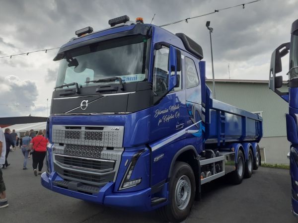 Jämsän Metalli ja Kuljetuksen Volvo FH16
Jämsän Metalli ja Kuljetus Oy:n Volvo FH16 sora-auto.
Avainsanat: Jämsän Metalli ja Kuljetus Volvo FH16 Jmk Sami Himos23