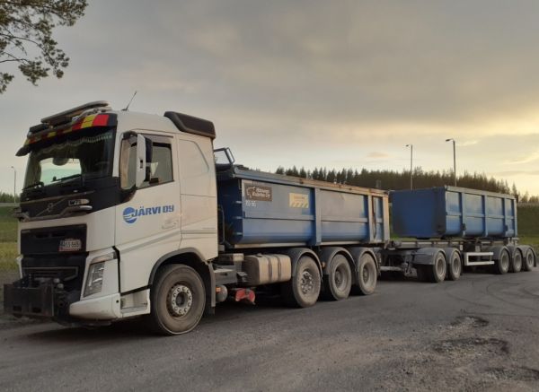 Jämsänkosken Kuljetus ja Huolto Järven Volvo FH
Jämsänkosken Kuljetus ja Huolto Järvi Oy:n Volvo FH sorayhdistelmä.
Avainsanat: Järvi Volvo FH Shell Hirvaskangas