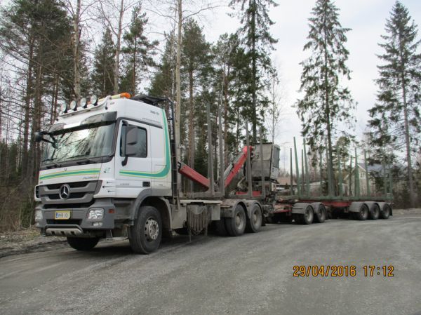 Kuljetusliike Järveläisen MB 2655 Actros
Kuljetusliike Järveläinen Oy:n MB 2655 Actros puutavarayhdistelmä.
Avainsanat: Järveläinen MB 2655 Actros Keitele-Forest