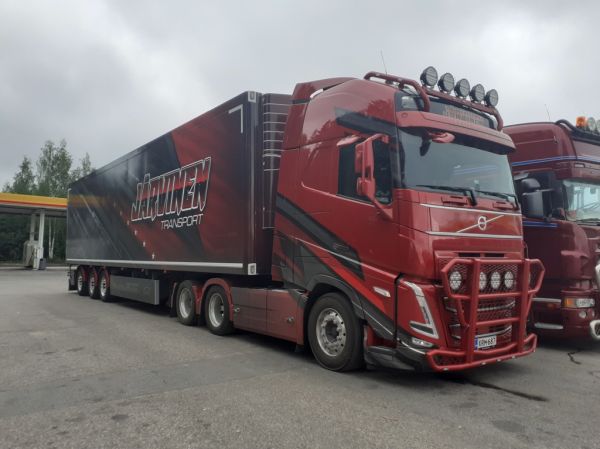 Järvinen Transportin Volvo FH500
Järvinen Transportin Volvo FH "In memory of Ken Block" puoliperävaunuyhdistelmä.
Avainsanat: Järvinen Volvo FH500 Ken Block Shell Hirvaskangas