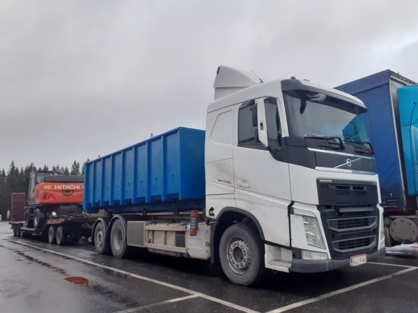 Jompen Ratatyön Volvo FH540
Jompen Ratatyöt Oy:n Volvo FH540 täysperävaunuyhdistelmä.
Avainsanat: Jompen-Ratatyöt JRT Volvo FH540 ABC Hirvaskangas