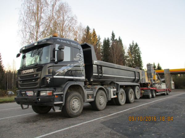 A Joutsin Scania G480
A Joutsi Ky:n Scania G480 maansiirtoauto.
Avainsanat: Joutsi Scania G480 Shell Hirvaskangas