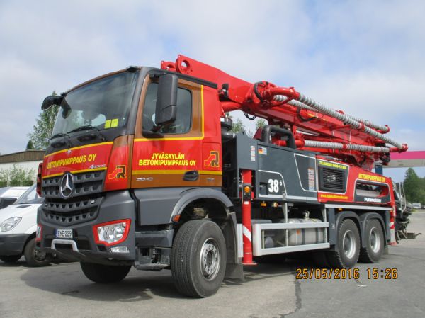 Jyväskylän Betonipumppauksen MB 2843 Arocs
Jyväskylän Betonipumppaus Oy:n MB 2843 Arocs betoninpumppausauto.
Avainsanat: Betonipumppaus MB 2843 Arocs Neste