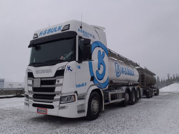 K-S Bulkin Scania R540
K-S Bulk Oy:n Scania R540 säiliöyhdistelmä.
Avainsanat: K-S-Bulk Scania R540 14