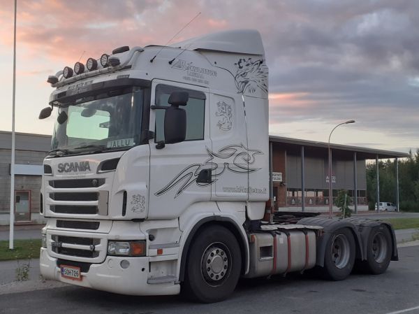 KF-Kuljetuksen Scania R560
KF-Kuljetus Oy:n Scania R560 rekkaveturi.
Avainsanat: KF-Kuljetus Scania R560 Hirvaskangas Jallu