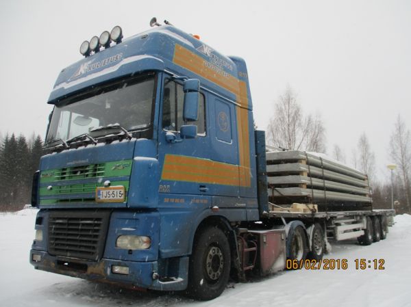 KF Kuljetuksen DAF XF 95.530
KF Kuljetus Oy:n DAF XF 95.530 puoliperävaunuyhdistelmä.
Avainsanat: KF Kuljetus DAF XF 95.530