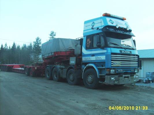 Karjalan louhinta ja lujitustyö Oy:n Scania 143E
Karjalan louhinta ja lujitustyö Oy:n Scania 143E 500 lavettiyhdistelmä.
Avainsanat: Louhinta&Lujitustyö Scania 143E 500