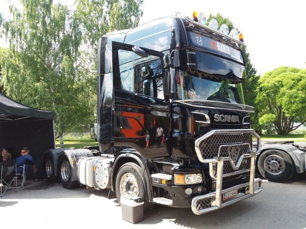KS-Rahdin Scania
KS-Rahti Oy:n Scania rekkaveturi.
Avainsanat: KS-Rahti Scania Viitasaari17