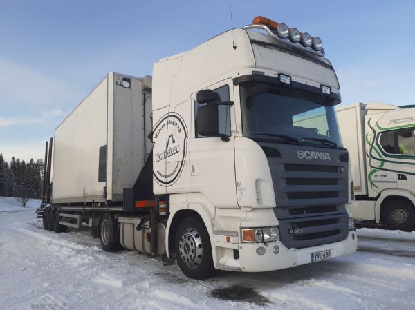 KW Kaivuun Scania R420
KW Kaivuun nosturilla varustettu Scania R420 puoliperävaunuyhdistelmä.
Avainsanat: Wiman KW-Kaivuu Scania R420 ABC Hirvaskangas