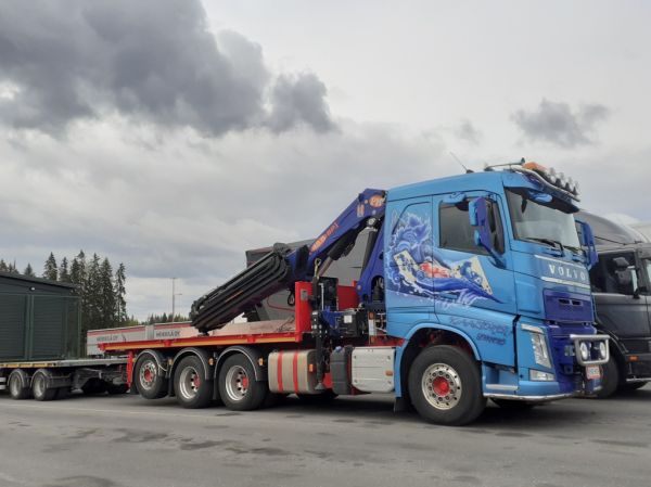 K Aaltosen Volvo FH
K Aaltosen nosturilla varustettu Volvo FH täysperävaunuyhdistelmä.
Avainsanat: Aaltonen Volvo FH ABC Hirvaskangas