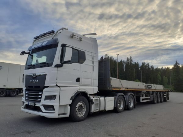 K&D Huldenin MAN TGX 28.580
K&D Hulden AB:n MAN TGX 28.580 puoliperävaunuyhdistelmä.
Avainsanat: Hulden MAN TGX 28.580 ABC Hirvaskangas