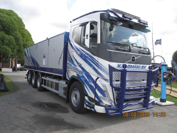 K Ilomäen Volvo FH
K Ilomäki Oy:n Volvo FH kuorma-auto.
Avainsanat: Ilomäki Volvo FH Alahärmä25