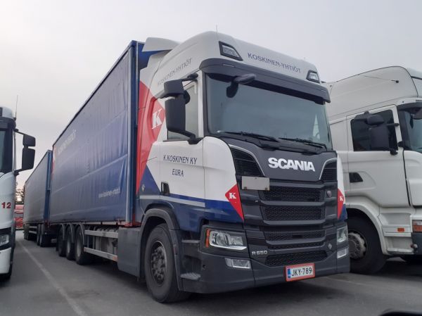 K Koskisen Scania R650
K Koskinen Ky:n Scania R650 täysperävaunuyhdistelmä 
Avainsanat: K-Koskinen Scania R650 ABC Hirvaskangas