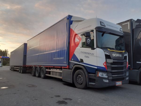 K Koskisen Scania R660
K Koskinen Ky:n Scania R660 täysperävaunuyhdistelmä
Avainsanat: K-Koskinen Scania R660 ABC Hirvaskangas