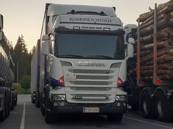 K Koskisen Scania R580 
K Koskinen Ky:n Scania R580 täysperävaunuyhdistelmä. 
Avainsanat: K-Koskinen Scania R580 ABC Hirvaskangas