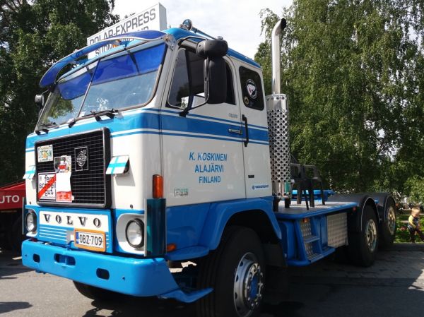 K Koskisen Volvo F88
K Koskisen Volvo F88 rekkaveturi.
Avainsanat: K-Koskinen Volvo F88 Viitasaari17