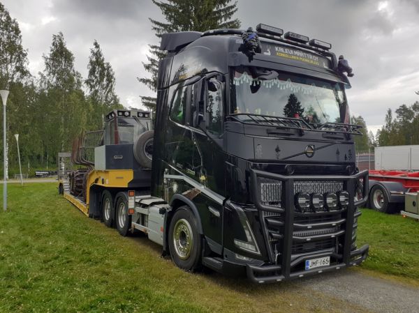K Määtän Volvo FH16
K Määttä Oy:n Volvo FH16 lavettiyhdistelmä.
Avainsanat: Määttä Volvo FH16 Runni26