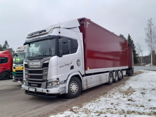 K Minkkisen Scania 560R XT
K Minkkinen Oy:n Scania 560R XT hakeyhdistelmä.
Avainsanat: Minkkinen Scania 560RXT