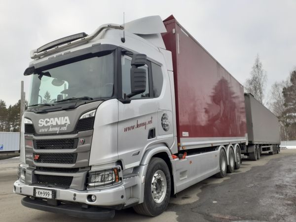 K Minkkisen Scania 560R XT
K Minkkinen Oy:n Scania 560R XT hakeyhdistelmä.
Avainsanat: Minkkinen Scania 560RXT Neste